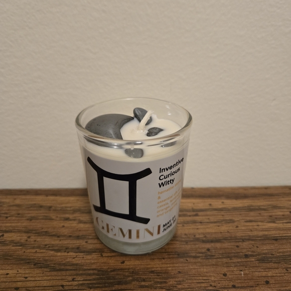Gemini Zodiac Candle - Picture 2 of 2